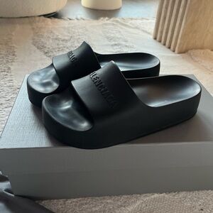 Balenciaga chunky slides in black